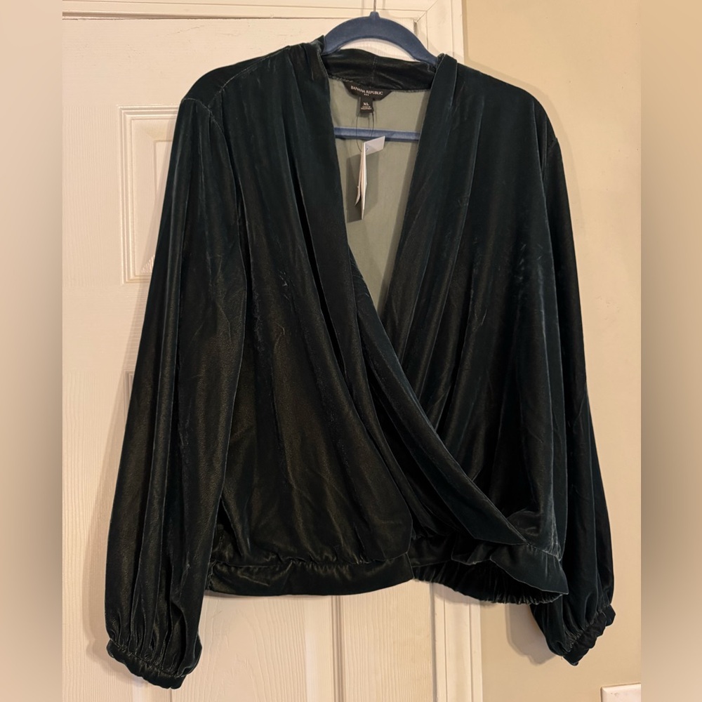 BEAUTIFUL Banana Republic green velvet crossover top xl nwt